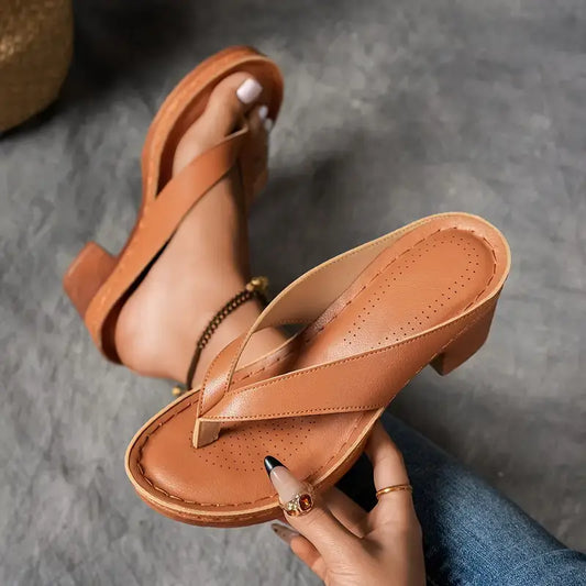 Inés| Orthopedic sandals with low heel and open straps