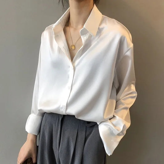 Adelaida | Blusa para mujer con botones y acabado satinado