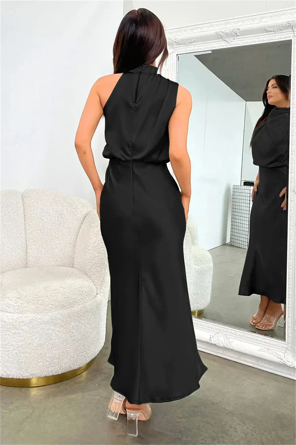 Laura | Vestido de noche de mujer chic con cuello halter y corte fluido