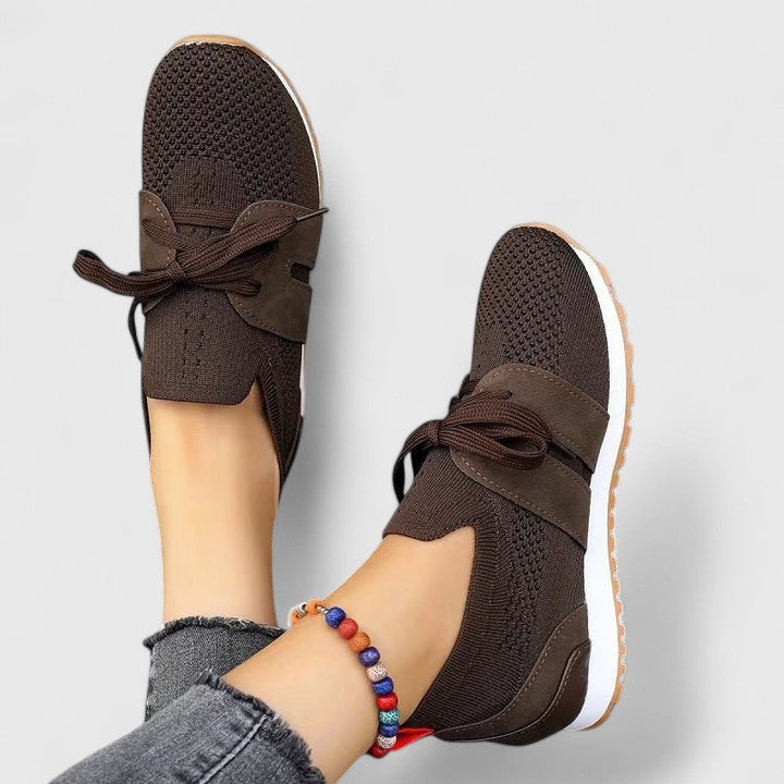 Mirela | zapatillas ortopédicas con tejido transpirable y cordones