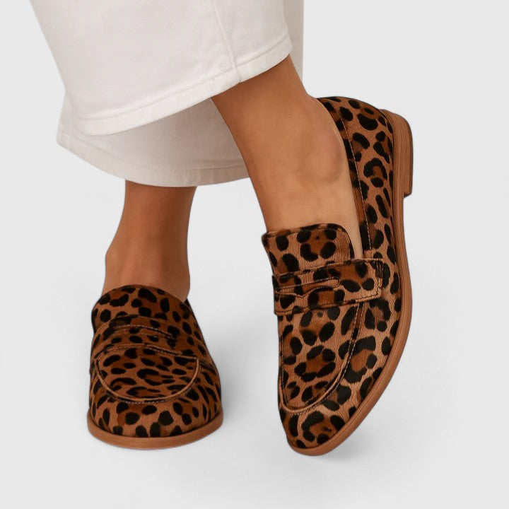 Kaelia | mocasines suaves con detalle frontal y estampado leopardo