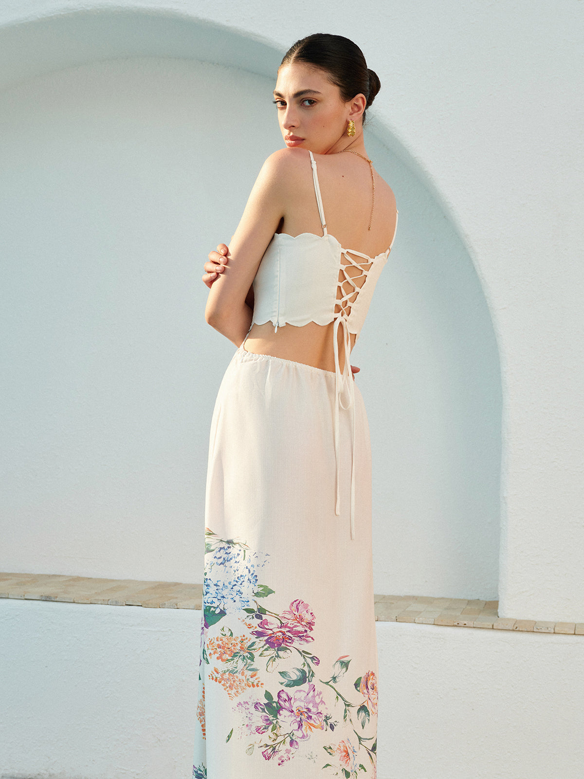 Rebeca | Vestido maxi para mujer floral con aberturas y bajo ondulado