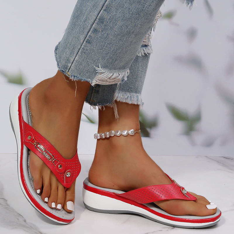 Tarsila | Sandalias de cuña para mujer con tiras decorativas | Elegantes
