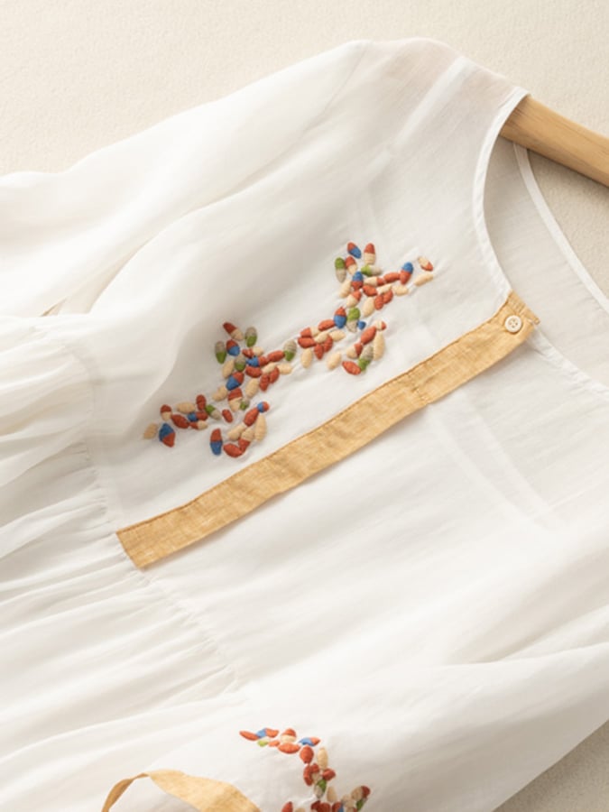 Zoe | Vestido Bordado de Manga 3/4 con Cuello Redondo