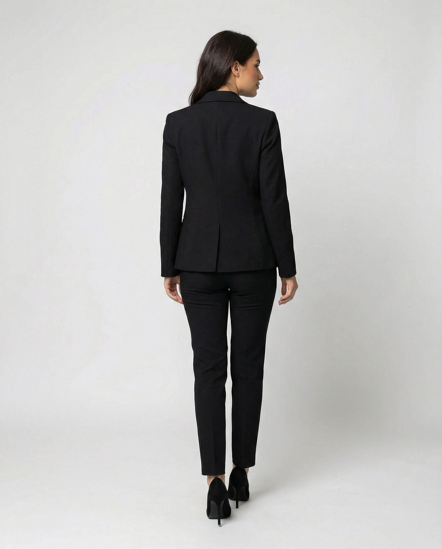 Lumeria | Zweiteiliges Damenoutfit mit Blazer und schmal geschnittener Hose | Elegant