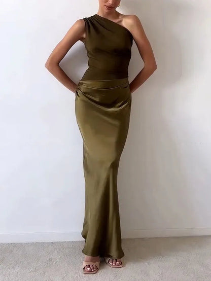 Socorro | Elegancka maxi sukienka na jedno ramię z plisowanym dekoltem