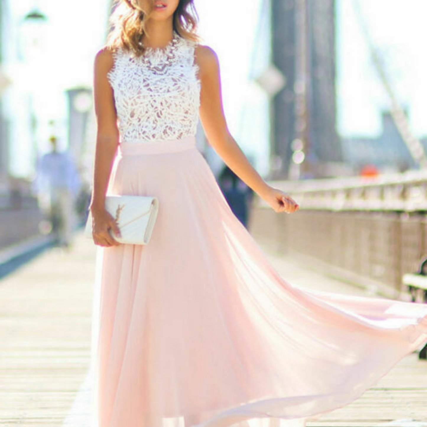 Daniela | Langes Kleid mit Spitze und fließendem Rock, ärmellos