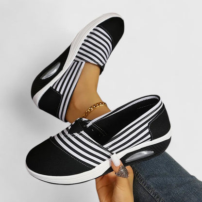 Julena | zapatillas ortopédicas sin cordones con rayas y diseño