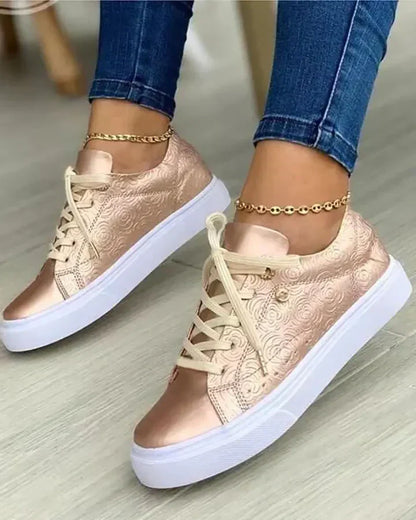 Selira | Sneakers with gold details and white laces