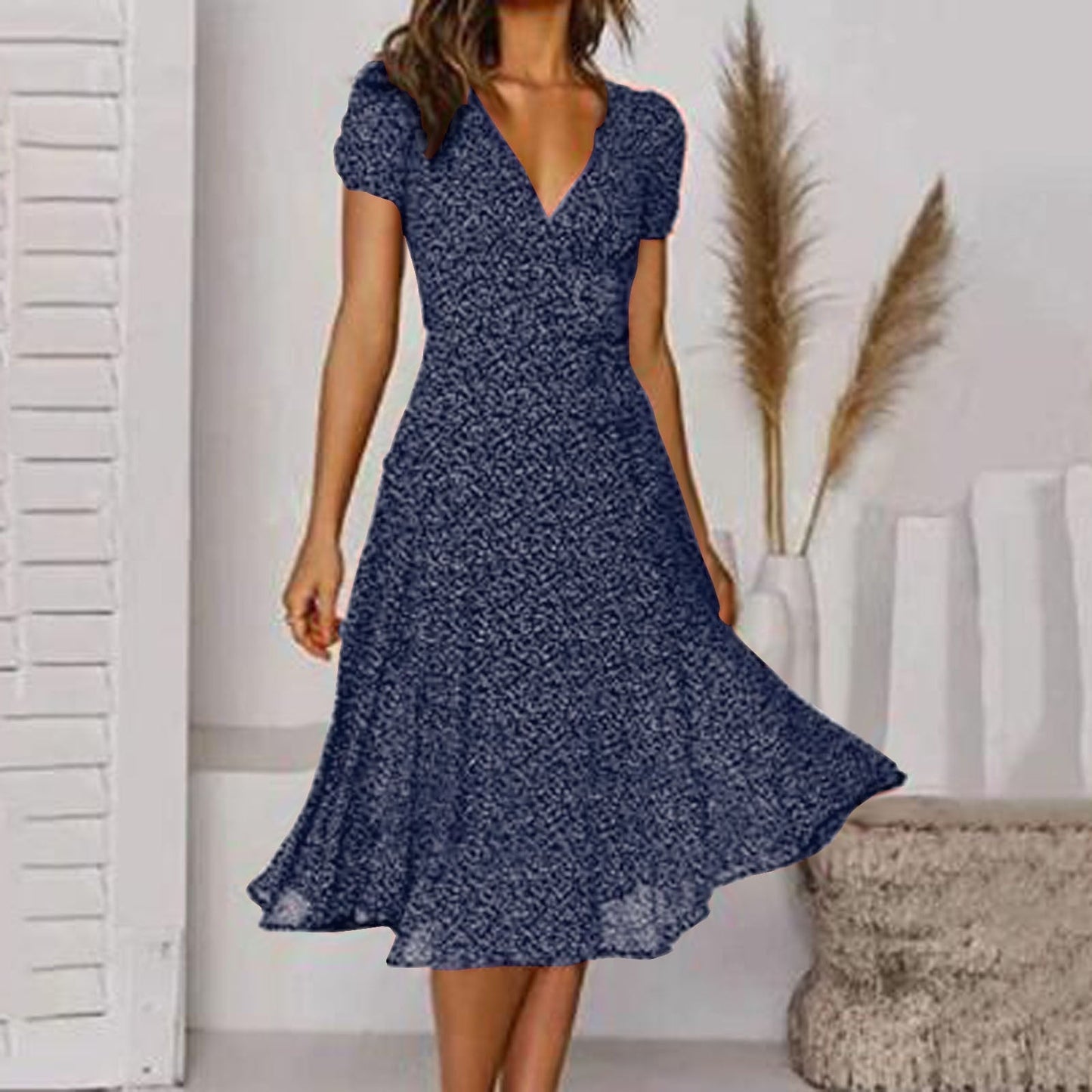 Teodora | Midikleid mit V-Ausschnitt und kurzen Ärmeln  