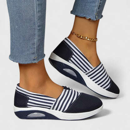Julena | zapatillas ortopédicas sin cordones con rayas y diseño