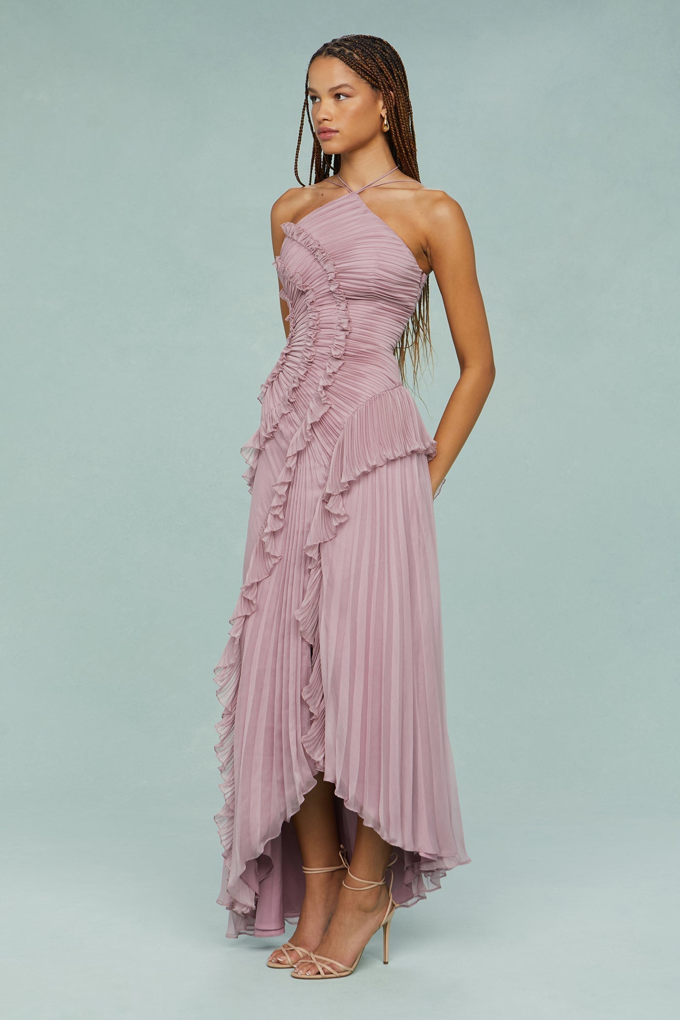 Emilia | Elegantes Neckholderkleid mit Volants und Plisseefalten  