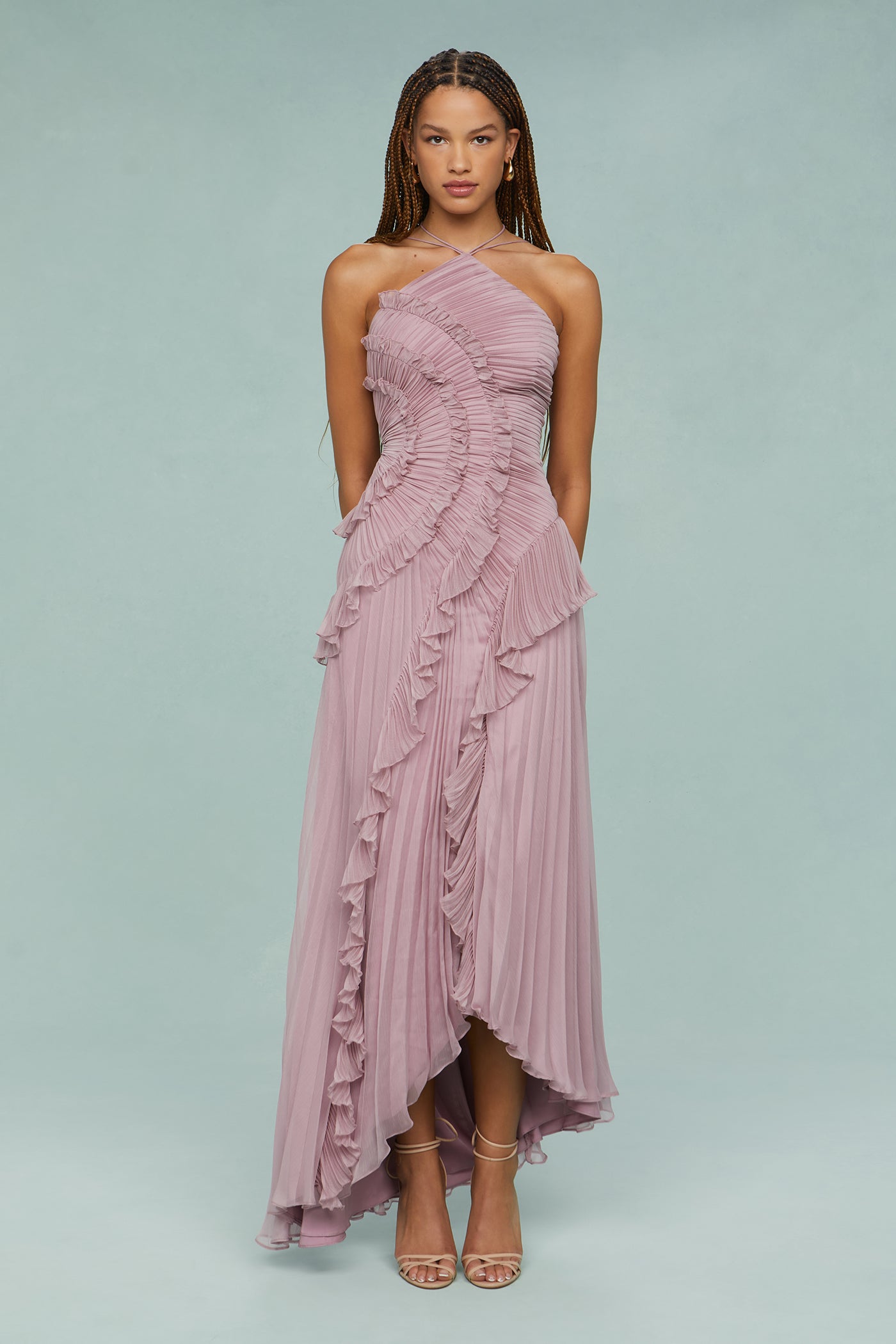 Emilia | Elegantes Neckholderkleid mit Volants und Plisseefalten  