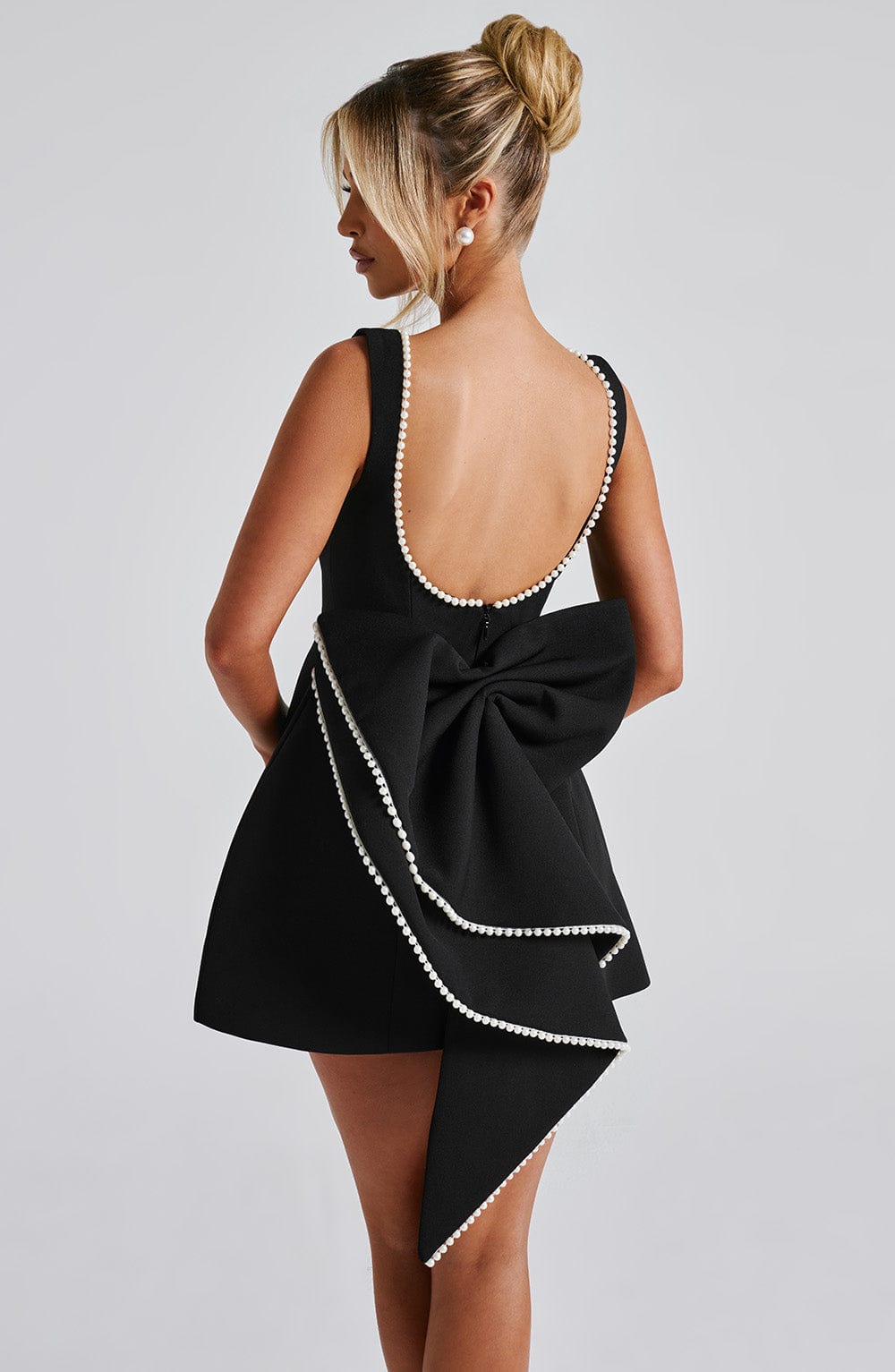 Irune | Vestido mini estructurado para mujer invitada de boda
