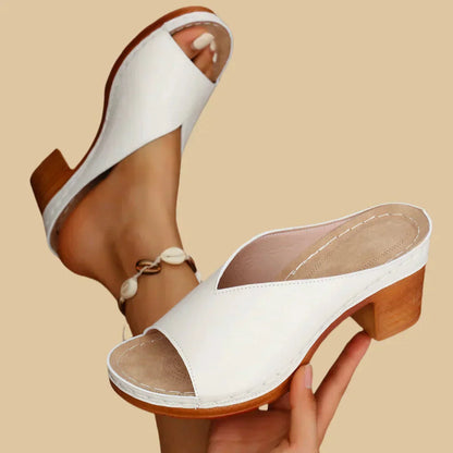 Rocío| Orthopedic sandals with thick heel and open design