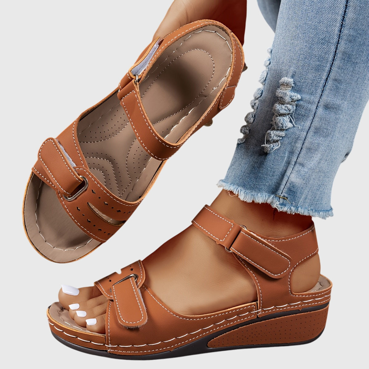 Almudena | Orthopädische Sandalen mit doppeltem Riemen und niedrigem Keilabsatz  