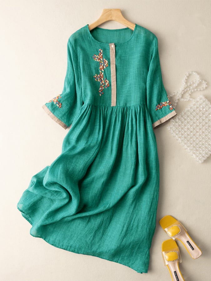 Zoe | Vestido Bordado de Manga 3/4 con Cuello Redondo