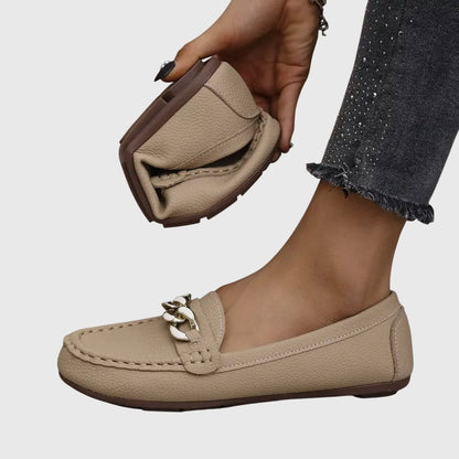 Melira | mocasines ortopédicos con detalle metálico y diseño