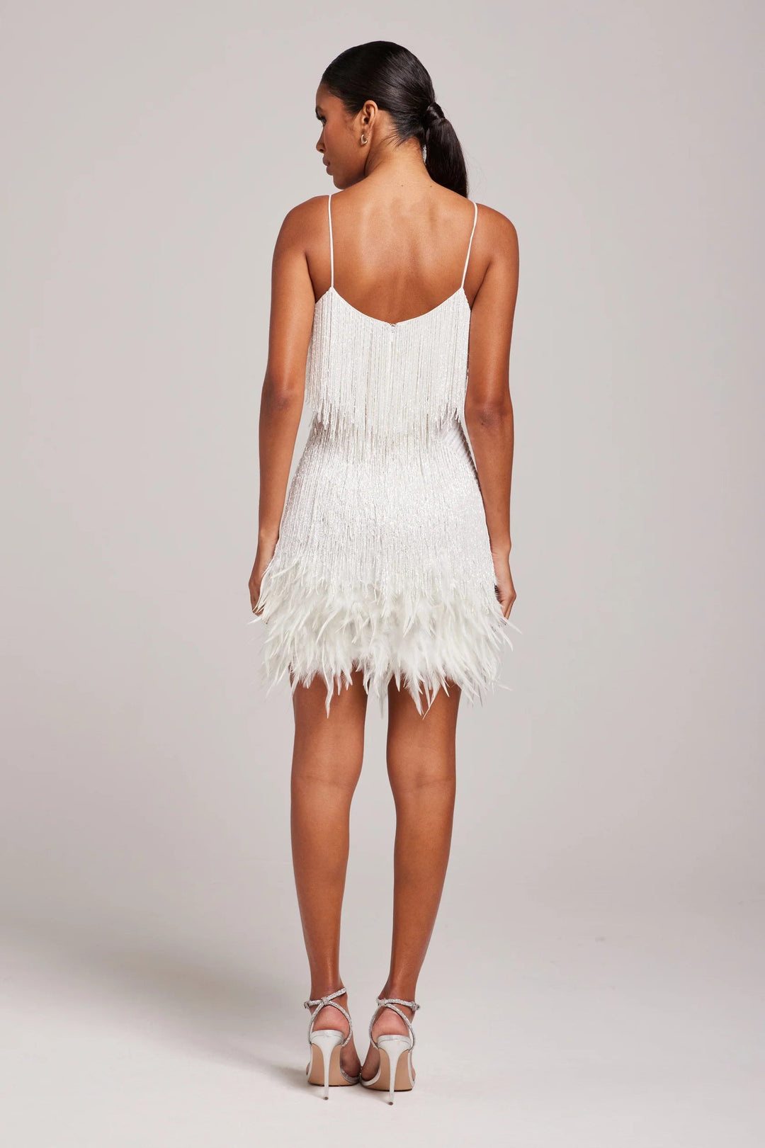 Elora | Robe de cocktail pour femme avec franges et plumes