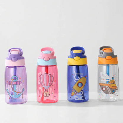 Kimi | Kinderflasche mit klappbarem Deckel und integriertem Strohhalm