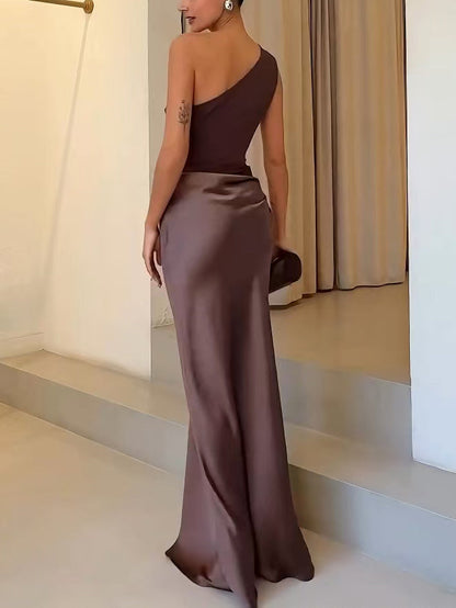Socorro | Elegancka maxi sukienka na jedno ramię z plisowanym dekoltem