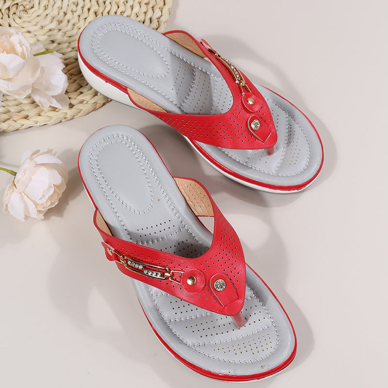 Tarsila | Sandalias de cuña para mujer con tiras decorativas | Elegantes