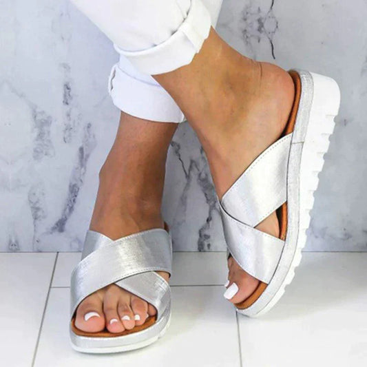 Paula | sandals with crossed straps and comfortable design