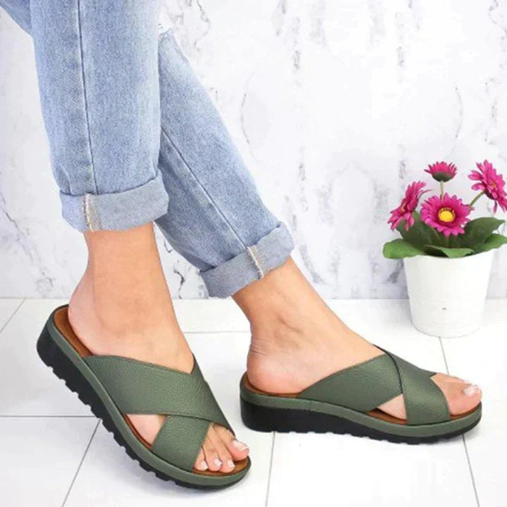 Paula | sandals with crossed straps and comfortable design