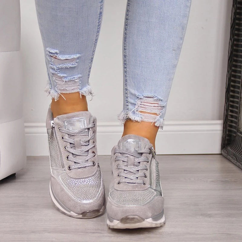 Prisella | Moderne Damen-Sneaker mit Schnürsenkeln | Keilabsatz