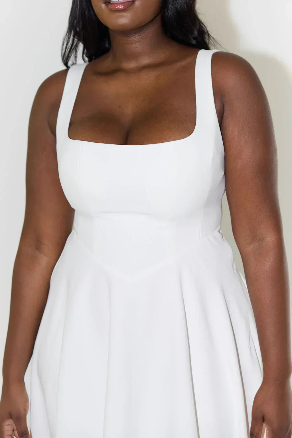 Sergia | Midikleid mit hoher Taille und quadratischem Ausschnitt  