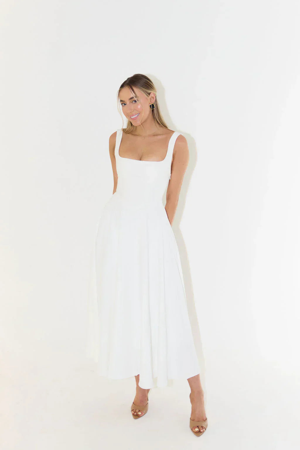 Sergia | Midikleid mit hoher Taille und quadratischem Ausschnitt  