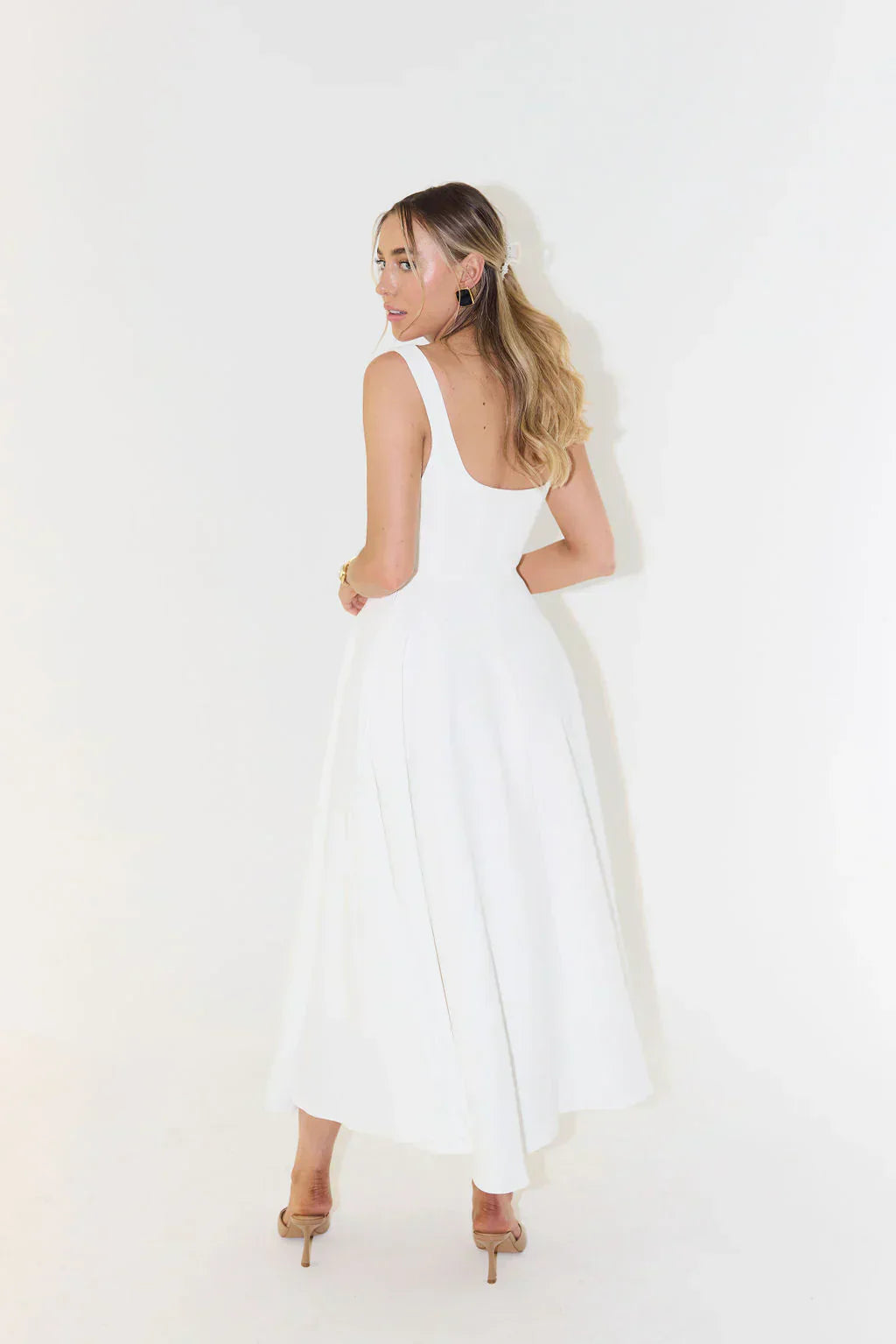 Sergia | Midikleid mit hoher Taille und quadratischem Ausschnitt  