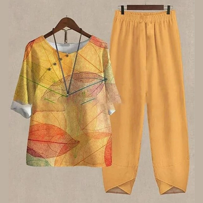 Elanira | Women's Casual Outfit with Loose Blouse and Tight Pants | Soft