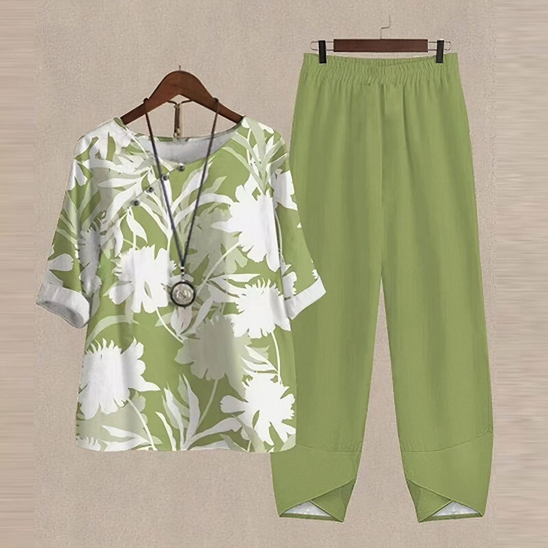 Elanira | Women's Casual Outfit with Loose Blouse and Tight Pants | Soft