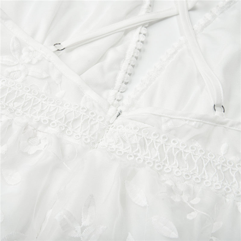 Felicidad | Robe élégante avec broderie florale et fines bretelles
