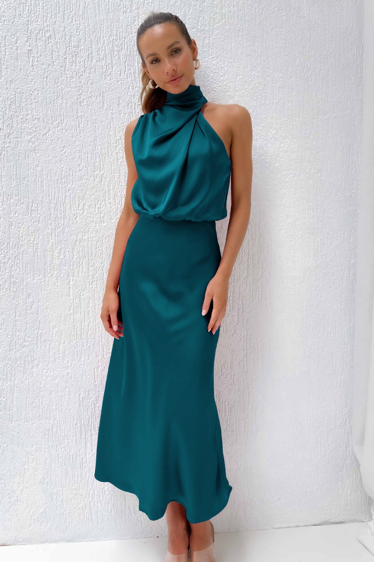 Laura | Vestido de noche de mujer chic con cuello halter y corte fluido