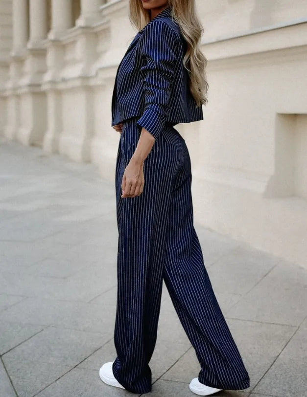 Roselina | Ensemble deux pièces élégant à rayures pour femme avec blazer et pantalon | Sophistiqué