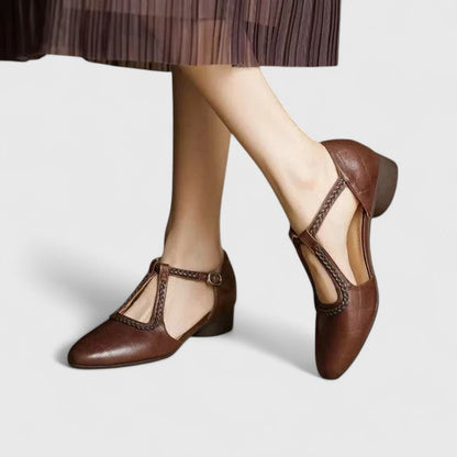 Delia | Elegant flat sandals with T-strap and closed design