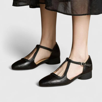 Delia | Elegant flat sandals with T-strap and closed design