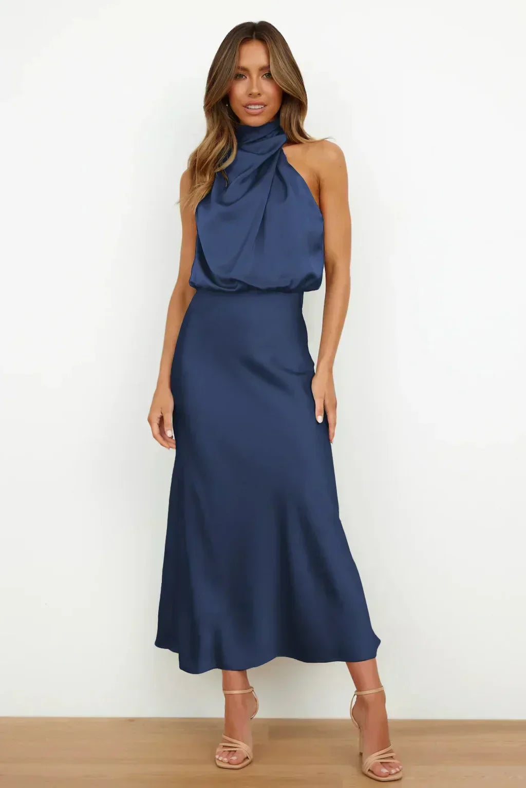 Laura | Vestido de noche de mujer chic con cuello halter y corte fluido
