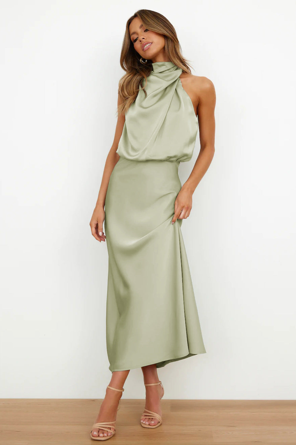 Laura | Vestido de noche de mujer chic con cuello halter y corte fluido