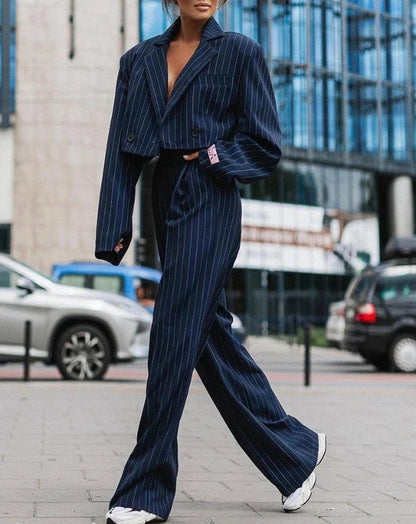 Roselina | Ensemble deux pièces élégant à rayures pour femme avec blazer et pantalon | Sophistiqué