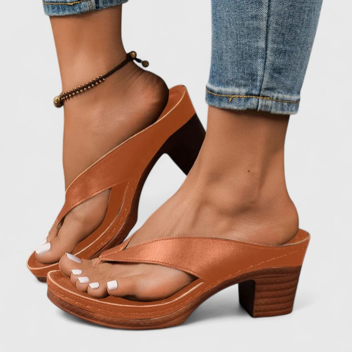 Amapola | Orthopedic heels with open design and wedge