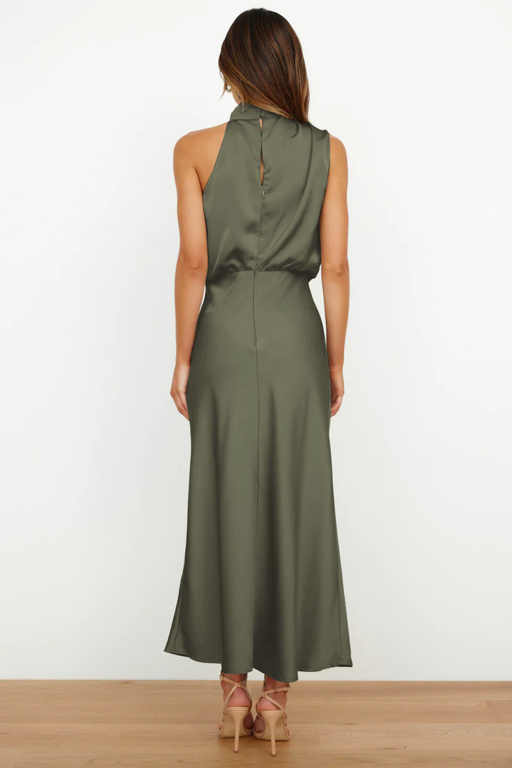 Laura | Vestido de noche de mujer chic con cuello halter y corte fluido