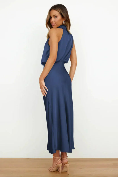 Laura | Vestido de noche de mujer chic con cuello halter y corte fluido