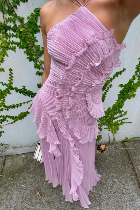 Emilia | Elegantes Neckholderkleid mit Volants und Plisseefalten  