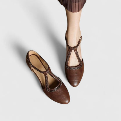 Delia | Elegant flat sandals with T-strap and closed design