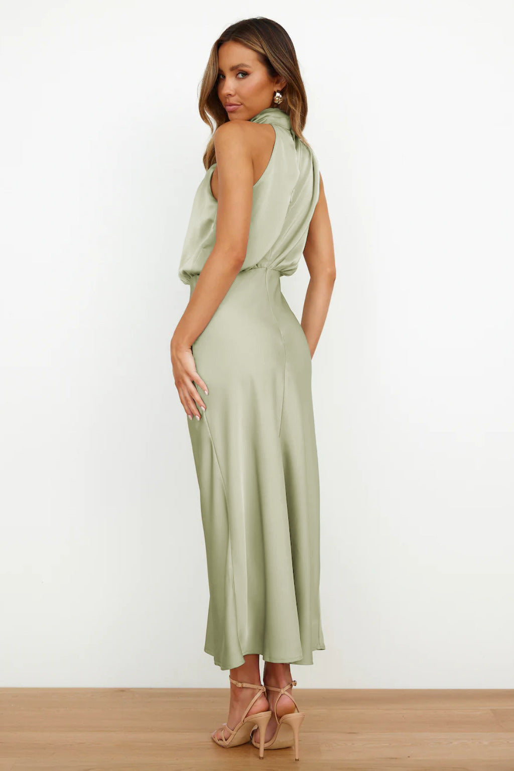 Laura | Vestido de noche de mujer chic con cuello halter y corte fluido
