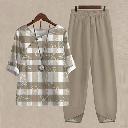 Elanira | Women's Casual Outfit with Loose Blouse and Tight Pants | Soft