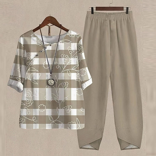 Elanira | Women's Casual Outfit with Loose Blouse and Tight Pants | Soft